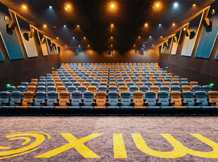 Anwendung auf Teppichboden im Kino